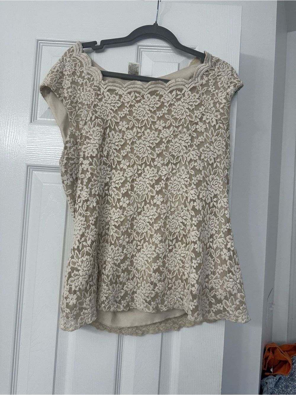 Cream Floral Lace Cap-Sleeve Blouse